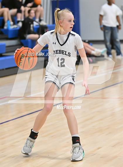Thumbnail 2 in Columbine vs. Bishop Alemany (Nike Tournament of Champions) photogallery.