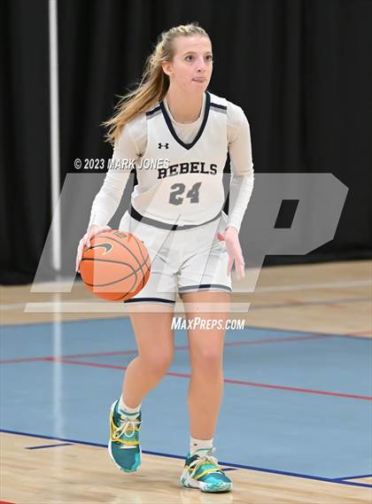 Thumbnail 3 in Columbine vs. Bishop Alemany (Nike Tournament of Champions) photogallery.