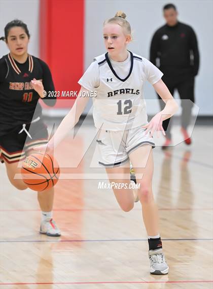 Thumbnail 2 in Columbine vs. Bishop Alemany (Nike Tournament of Champions) photogallery.