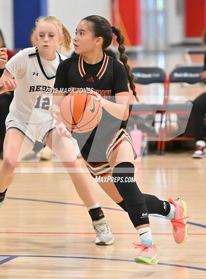 Thumbnail 2 in Columbine vs. Bishop Alemany (Nike Tournament of Champions) photogallery.
