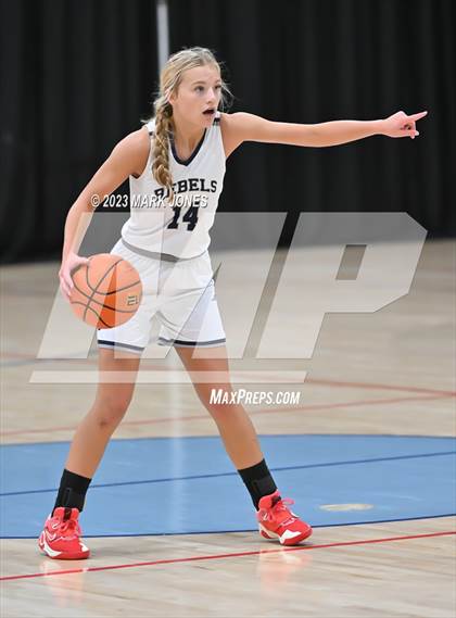 Thumbnail 1 in Columbine vs. Bishop Alemany (Nike Tournament of Champions) photogallery.