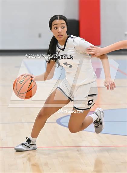 Thumbnail 1 in Columbine vs. Bishop Alemany (Nike Tournament of Champions) photogallery.