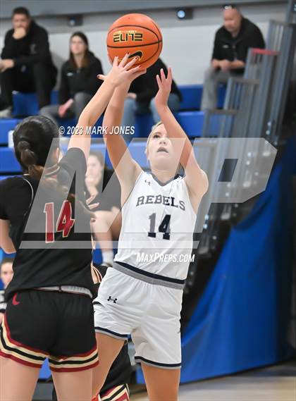 Thumbnail 3 in Columbine vs. Bishop Alemany (Nike Tournament of Champions) photogallery.