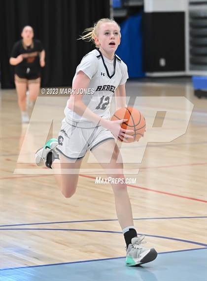 Thumbnail 3 in Columbine vs. Bishop Alemany (Nike Tournament of Champions) photogallery.