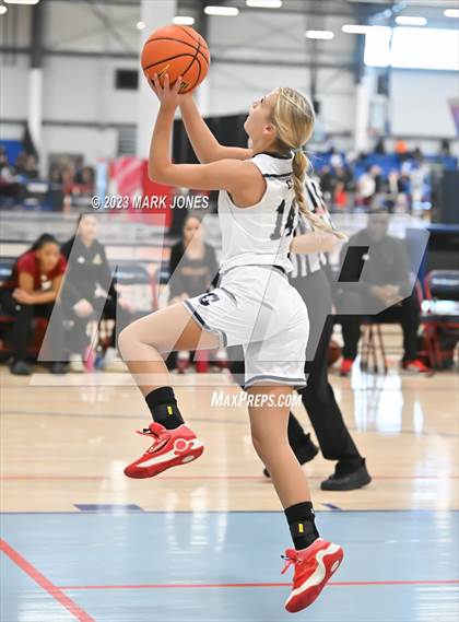 Thumbnail 2 in Columbine vs. Bishop Alemany (Nike Tournament of Champions) photogallery.