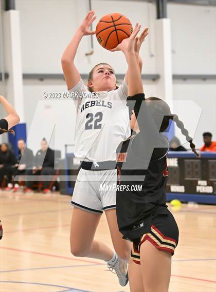 Thumbnail 2 in Columbine vs. Bishop Alemany (Nike Tournament of Champions) photogallery.