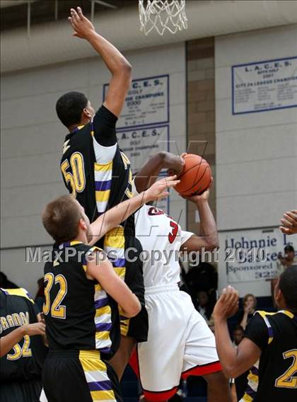 Thumbnail 3 in Durango vs. Cleveland (Johnnie Cochran Classic) photogallery.