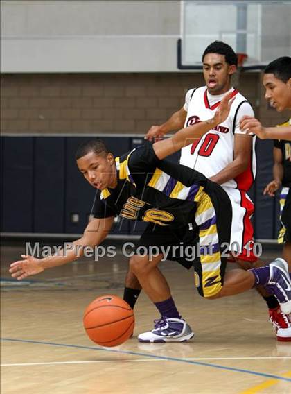 Thumbnail 2 in Durango vs. Cleveland (Johnnie Cochran Classic) photogallery.
