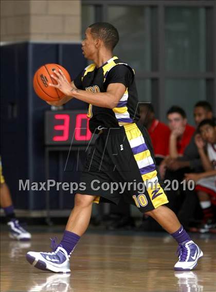 Thumbnail 1 in Durango vs. Cleveland (Johnnie Cochran Classic) photogallery.