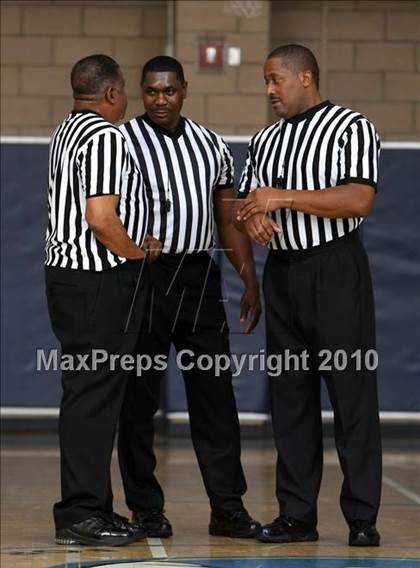 Thumbnail 1 in Durango vs. Cleveland (Johnnie Cochran Classic) photogallery.