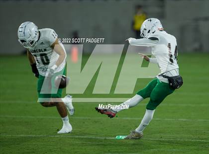 Thumbnail 2 in Carlsbad vs. Lincoln (CIF SDS Open Division Championship) photogallery.