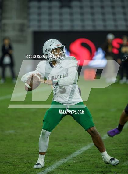 Thumbnail 2 in Carlsbad vs. Lincoln (CIF SDS Open Division Championship) photogallery.