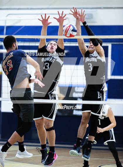 Thumbnail 2 in Vaughn vs Roosevelt (CIF LACS Division III Final) photogallery.