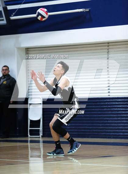 Thumbnail 1 in Vaughn vs Roosevelt (CIF LACS Division III Final) photogallery.