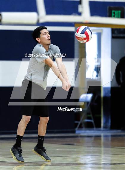 Thumbnail 1 in Vaughn vs Roosevelt (CIF LACS Division III Final) photogallery.