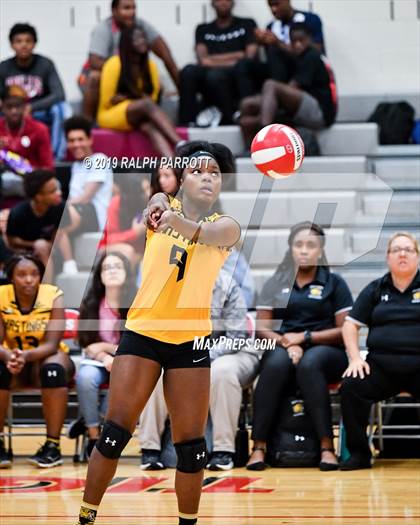 Thumbnail 2 in Alief Hastings vs. Fort Bend Travis photogallery.
