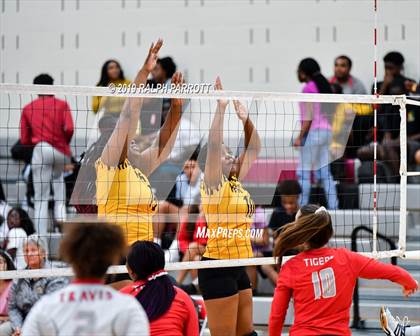 Thumbnail 2 in Alief Hastings vs. Fort Bend Travis photogallery.