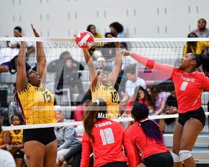 Thumbnail 3 in Alief Hastings vs. Fort Bend Travis photogallery.