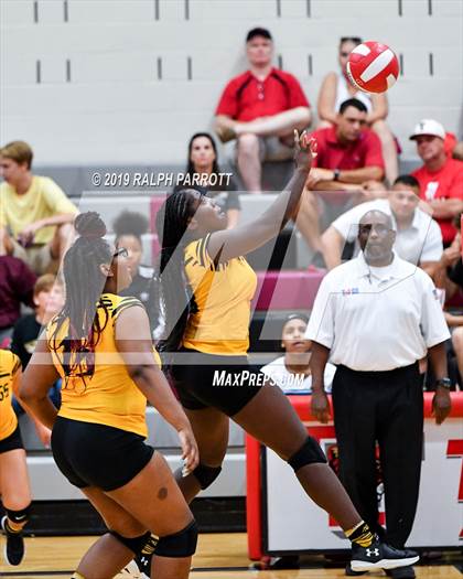Thumbnail 1 in Alief Hastings vs. Fort Bend Travis photogallery.