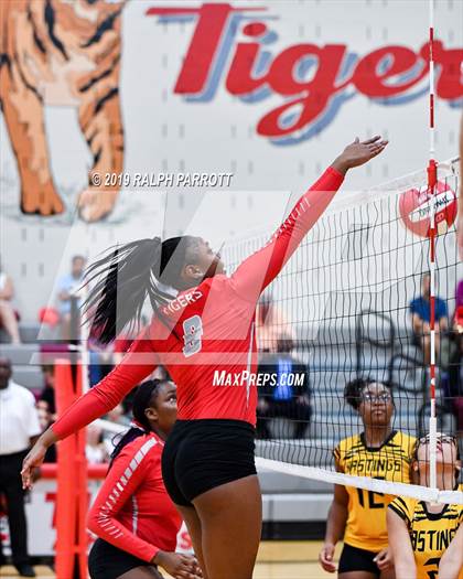 Thumbnail 1 in Alief Hastings vs. Fort Bend Travis photogallery.