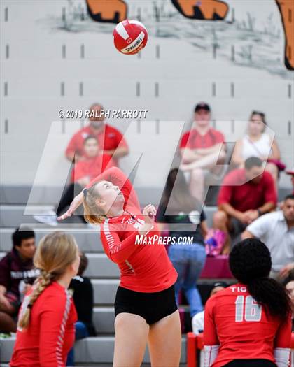 Thumbnail 2 in Alief Hastings vs. Fort Bend Travis photogallery.