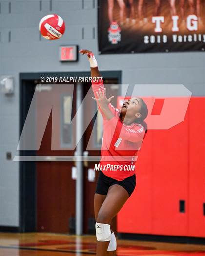 Thumbnail 2 in Alief Hastings vs. Fort Bend Travis photogallery.