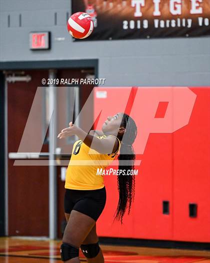 Thumbnail 1 in Alief Hastings vs. Fort Bend Travis photogallery.