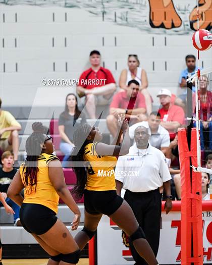 Thumbnail 3 in Alief Hastings vs. Fort Bend Travis photogallery.