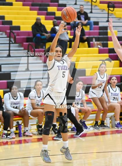 Thumbnail 2 in Perry vs. Millennium (Hoophall West Invitational) photogallery.
