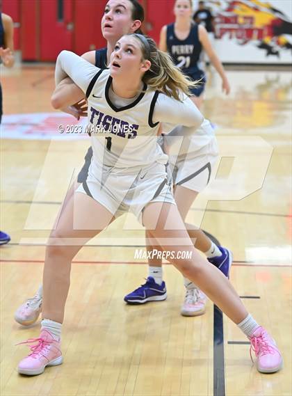 Thumbnail 1 in Perry vs. Millennium (Hoophall West Invitational) photogallery.