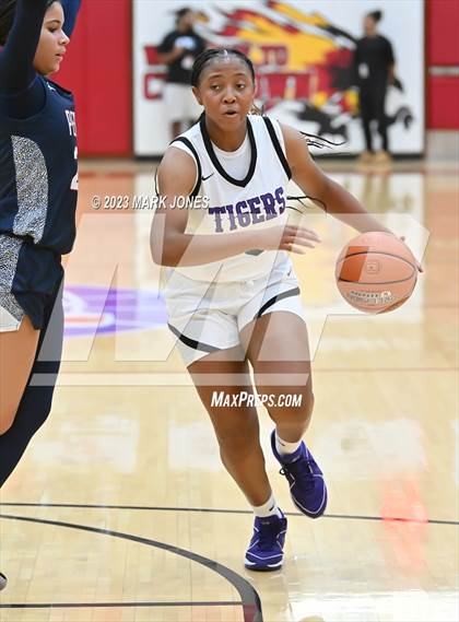 Thumbnail 3 in Perry vs. Millennium (Hoophall West Invitational) photogallery.