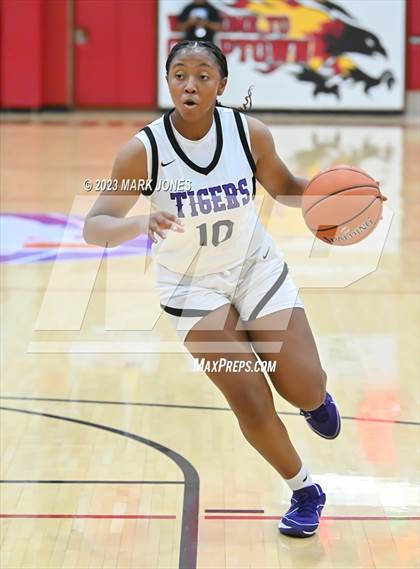 Thumbnail 3 in Perry vs. Millennium (Hoophall West Invitational) photogallery.