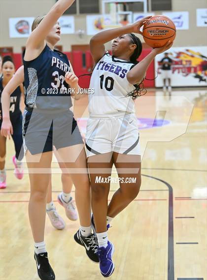 Thumbnail 1 in Perry vs. Millennium (Hoophall West Invitational) photogallery.