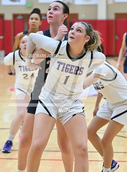 Thumbnail 2 in Perry vs. Millennium (Hoophall West Invitational) photogallery.
