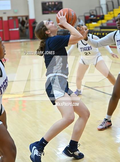 Thumbnail 1 in Perry vs. Millennium (Hoophall West Invitational) photogallery.