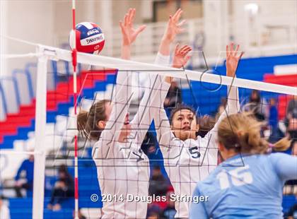 Thumbnail 3 in Sacred Heart Cathedral vs. Valley Christian (CIF-CCS Division 3 Championship) photogallery.