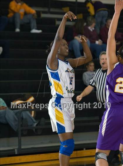 Thumbnail 2 in Covington vs Jackson Northside (Dyersburg Tournament) photogallery.