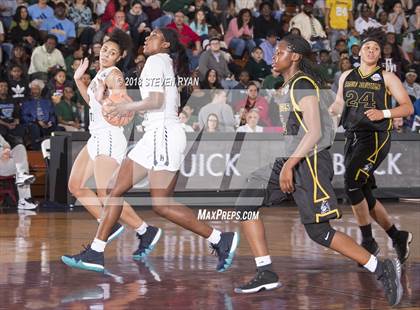Thumbnail 2 in Hamilton Heights vs. Winter Haven (GEICO National Tournament Semifinal) photogallery.