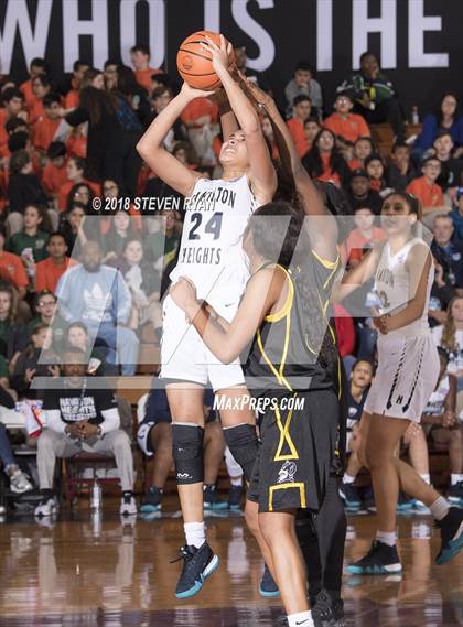 Thumbnail 1 in Hamilton Heights vs. Winter Haven (GEICO National Tournament Semifinal) photogallery.