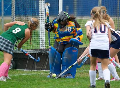 Thumbnail 2 in JV: Guilford @ Lyman Hall photogallery.