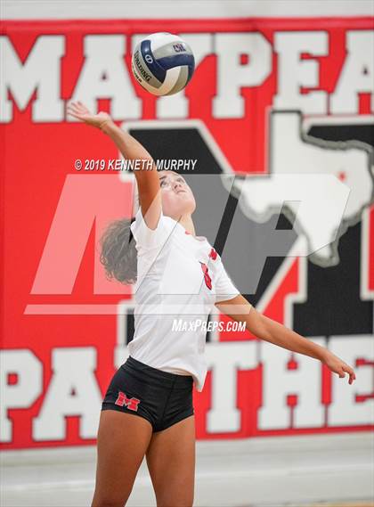 Thumbnail 2 in Ennis vs Maypearl photogallery.
