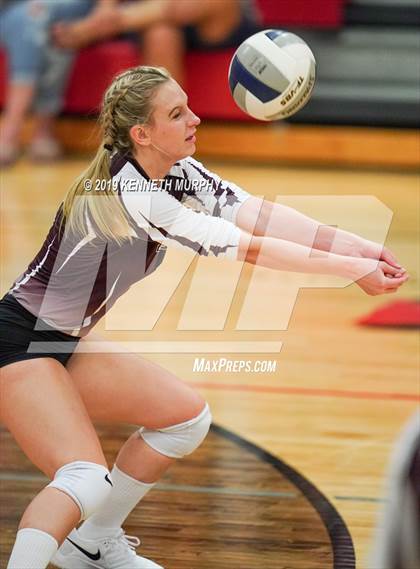 Thumbnail 1 in Ennis vs Maypearl photogallery.