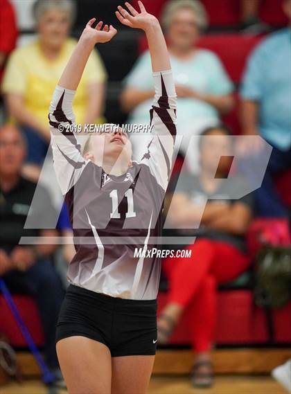 Thumbnail 2 in Ennis vs Maypearl photogallery.