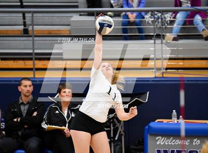 Thumbnail 3 in Moody vs. Lindsay (UIL 2A Regional Semifinal) photogallery.