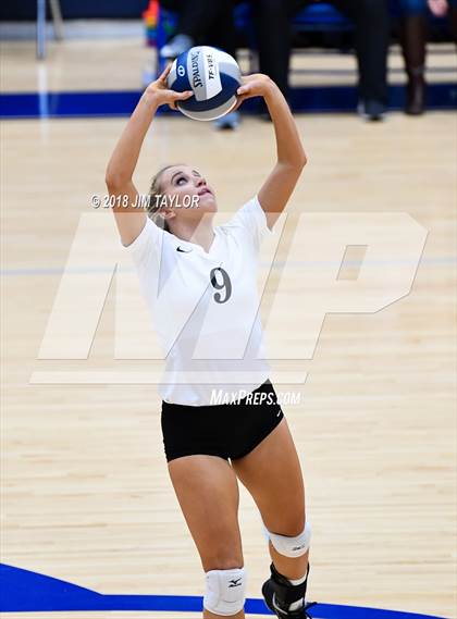 Thumbnail 1 in Moody vs. Lindsay (UIL 2A Regional Semifinal) photogallery.