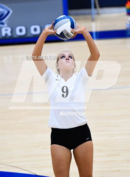 Thumbnail 2 in Moody vs. Lindsay (UIL 2A Regional Semifinal) photogallery.