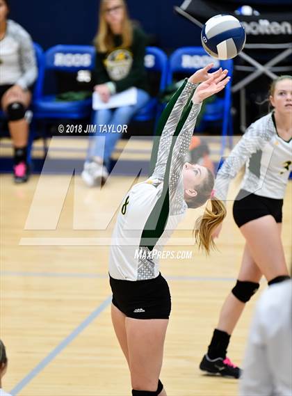 Thumbnail 2 in Moody vs. Lindsay (UIL 2A Regional Semifinal) photogallery.