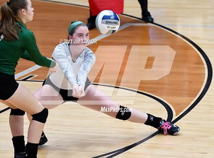 Thumbnail 3 in Moody vs. Lindsay (UIL 2A Regional Semifinal) photogallery.