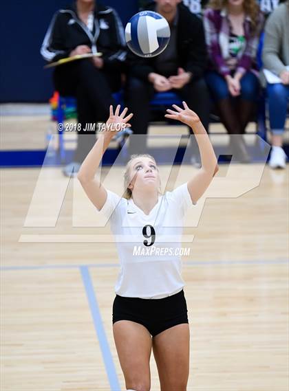 Thumbnail 2 in Moody vs. Lindsay (UIL 2A Regional Semifinal) photogallery.