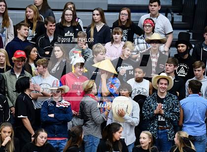 Thumbnail 2 in Moody vs. Lindsay (UIL 2A Regional Semifinal) photogallery.